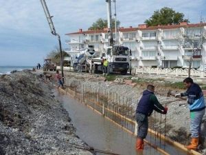 Fırtına Ve Kış Ayının Zararları Tamir Ediliyor