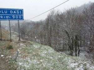 Bolu’da Nisan Ayında Yağan Kar Sürücüleri Şaşırttı