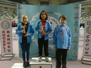 Kağıtsporlu Satranççılar Madalyaları Topladı