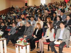 Üniversitede Geleneksel Türk Şiiri Söyleşisi