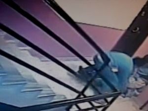 Kafasına Kazak Geçirip Gasp Ettiler