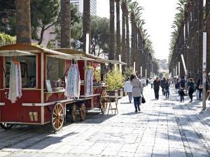 Konak’ta Kadınlar Hem Üretip Hem Kazanıyor