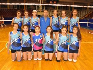 Tarsus Belediyespor Yıldız Bayan Voleybol Takımı Yarı Finalde