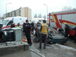 Takla Atan Otomobilde Sıkışan Genç Öldü