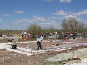 Cihanbeyli’de Mahallere Park Yapılıyor