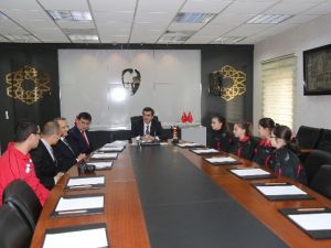 Vali Düzgün Masanın Sultanları’nı Ödüllendirdi