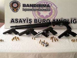 Bandırma’da Ruhsatsız Silahlar Ele Geçirildi