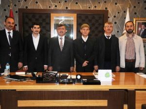 Hayrat Vakfından Belediye Başkanı Akdoğan’a Ziyaret