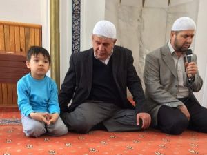 Minik Ömer Duygulandırdı