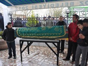 Beykoz’daki Otobüs Kazasında Ölen Kadın Son Yolculuğuna Uğurlandı