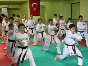Çocuk Karate Turnuvası 23 Nisan Şenliklerine Renk Katacak