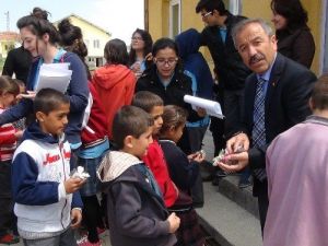 Sağlık Öğrencilerinden Kardeş Okula Yardım Eli