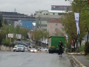 Sinir Krizi Geçiren Güvenlik Görevlisi Polise Ateş Açtı