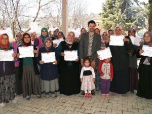 Süt Sığırı Yetiştiriciliği Kursiyerlerine Sertifika