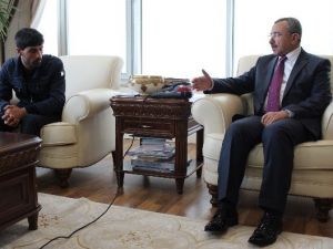 Ailesini Kaybeden Gence Sancaktepe Belediyesinden Destek