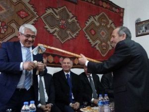 Eski İçişleri Bakanı Ala, Aşıklar Otağını Ziyaret Etti