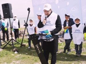 Van Gölü Sahilinde Çevre Temizliği