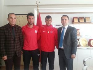 Kaymakam Ermiş Balkan Şampiyonunu Ödüllendirdi