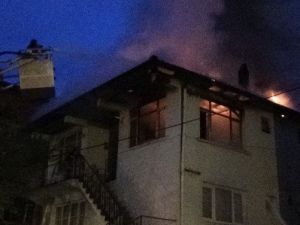 3 Katlı Ev Alev Alev Yandı