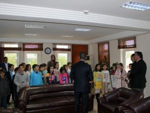 Minik Öğrencilerden Başkana Kutlu Doğum Haftası Ziyareti