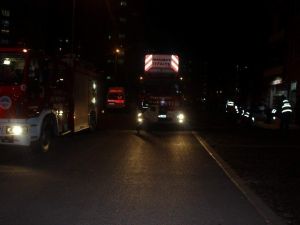 17 Yaşındaki Genç Kız, 8. Kattan Atlamak İstedi