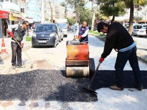 Bayraklı’da Yıpranan Yollar Asfaltlanıyor