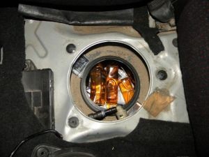 Otomobilin Benzin Deposundan Kaçak Cep Telefonu Ve İçki Çıktı