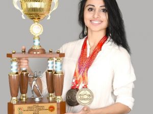 MEÜ Öğrencileri Antalya’dan Ödülle Döndü