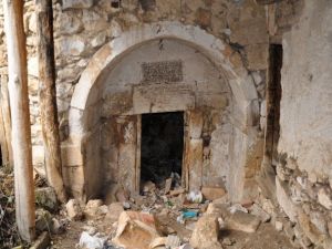 Tarihi Hamamlar Bakımsızlıktan Çöplüğe Dönüştü