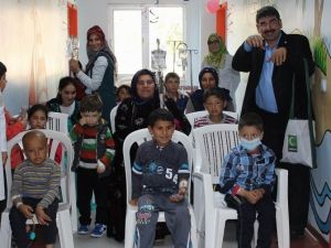 ‘Yeşilay’ Hasta Çocukları Ziyaret Etti