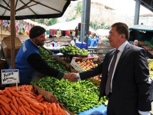 Başkan Çetin Pazar Esnafını Ziyaret Etti