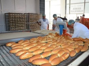 El Değmeden Ekmek Üretimi Yapılıyor