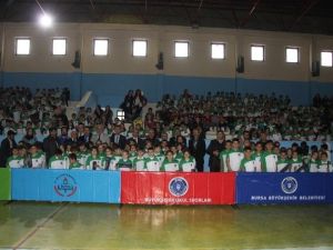 Büyükşehirden Öğrencilere Satranç Takımı