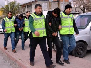 Hırsızlık Şüphelileri Çaldıkları Malzemelerle Yakalandı