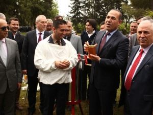 Sezonun İlk Narenciye Balı Devlet Bahçeli’ye