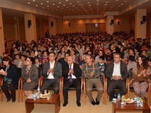 1200 Öğrenciye Sınava Hazırlık Konferansı Verildi