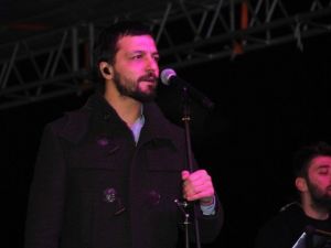 Mehmet Erdem’i Üşüten Konser