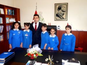 Sarıgöl’de Öğrenciler Makamlara Oturdu