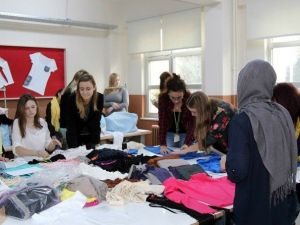 Geri Dönüşümden Elbise Yaptılar