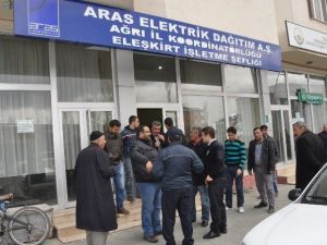 Eleşkirt’te Elektrik Kesintisi Protestosu