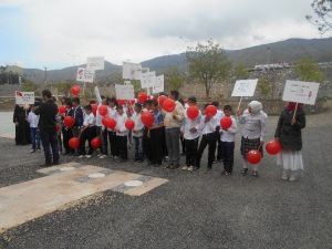 Öğrenciler Kağıttan Yaptıkları “Kırmızı” Gemileri Suya Bıraktılar