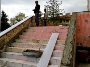 Lisede Merdiven Ve Zemin Yenileme Çalışması