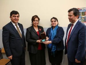 Çek Başkonsolosu Lauferova Şehitkamil Aile Merkezi’ni Ziyaret Etti