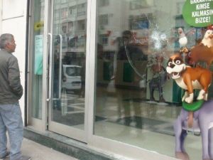 Şanlıurfa’da Banka Şubesine Ateş Edildi