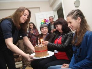 Romen Diana İle Rus Tatiana’ya Sürpriz Doğum Günü