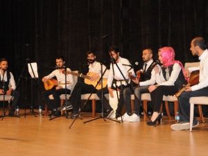 Acemi Gönüllüler’den Müzik Ve Şiir Dinletisi