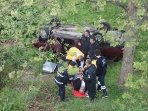 Hızını Alamayan Araç Dereye Uçtu