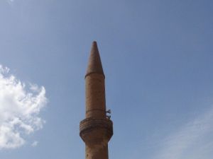 Şemdinli’de Şiddetli Rüzgar Hayatı Olumsuz Etkiledi