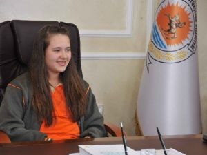 Küçük Başkan Koltuğu Devraldı