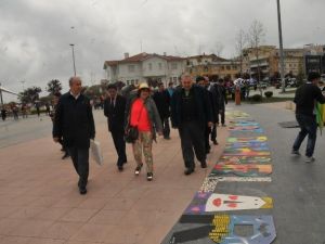 1,5 Kilometrelik Resim Sergisiyle Yalova’da Dünya Rekoru Kırıldı